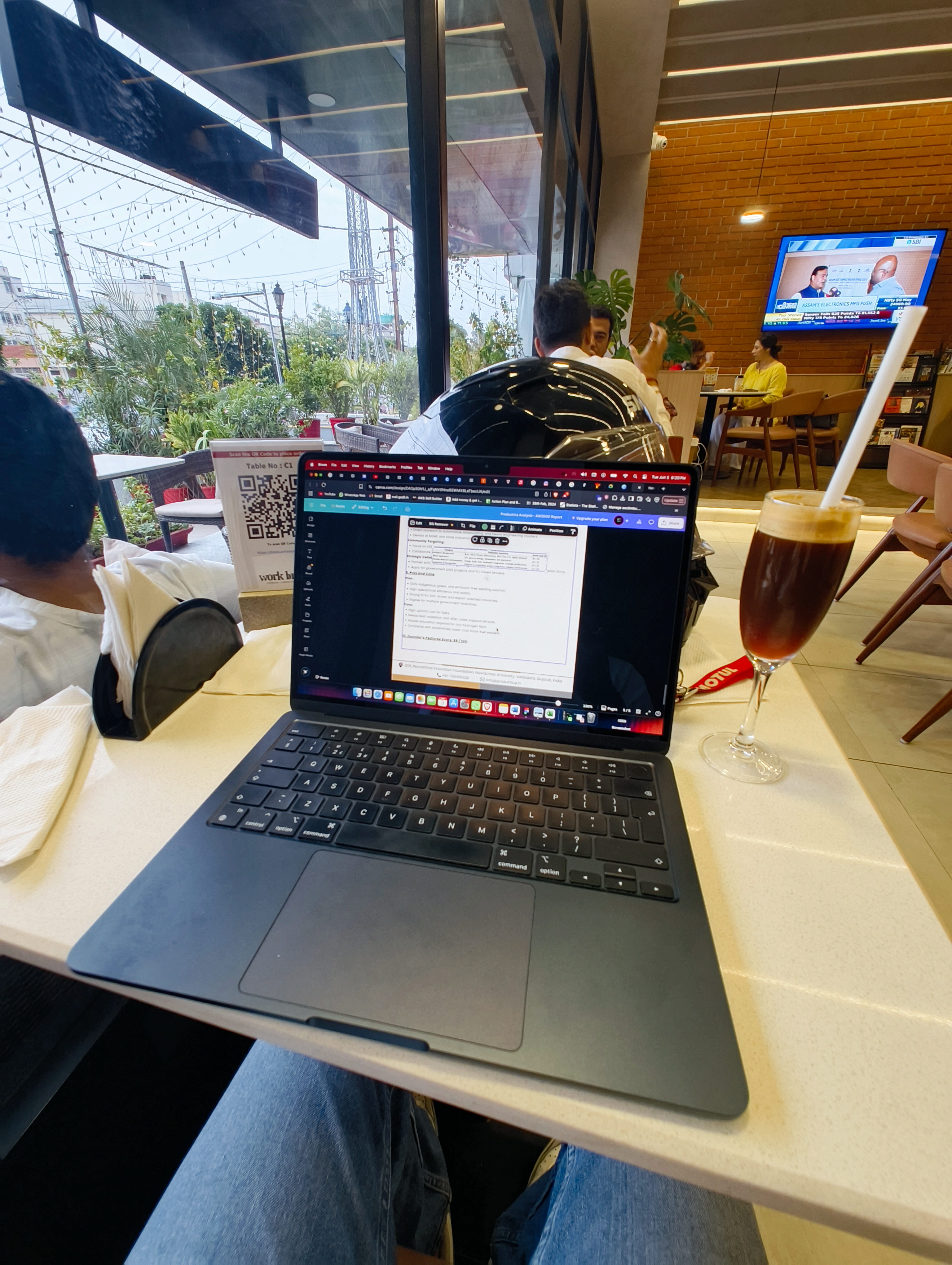 Cafe Laptop